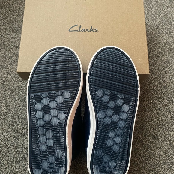Clarks Kids Navy trainers size 11.5 G Wide Fit - Picture 2 of 5